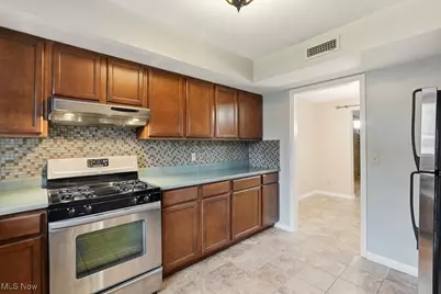 6290 Greenwood #302, Northfield, OH 44067 - Photo 4