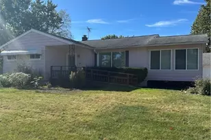 1824 Robindale St, Wickliffe, OH 44092 - Photo 2