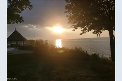 10211 Lake Shore Boulevard, Bratenahl, OH 44108 - Photo 4