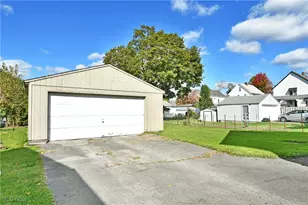 227 Maplewood Ave, Struthers, OH 44471 - Photo 6