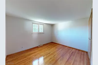 211 W Overlook Drive, Eastlake, OH 44095 - Photo 12