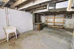 217 W Summit St, Barberton, OH 44203 - Photo 16