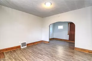 217 W Summit St, Barberton, OH 44203 - Photo 4