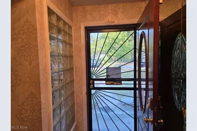 2186 Mount Vernon Boulevard, East Cleveland, OH 44112 - Photo 2