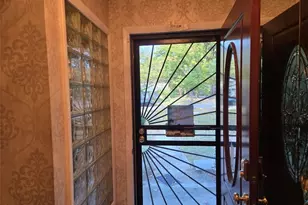 2186 Mt Vernon Blvd, East Cleveland, OH 44112 - Photo 2