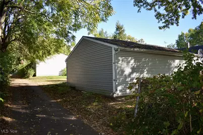 1241 McIntosh Avenue, Akron, OH 44314 - Photo 12