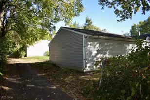 1241 McIntosh Ave, Akron, OH 44314 - Photo 12