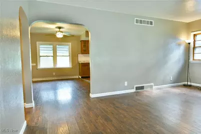 219 N Maryland Avenue, Youngstown, OH 44509 - Photo 6