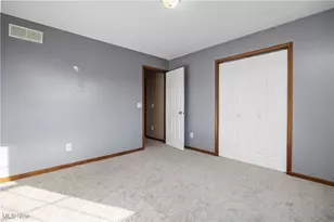 1095 Arrowhead Dr, Vermilion, OH 44089 - Photo 20