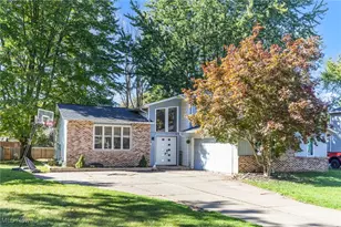 10060 Ridgewood Dr, Twinsburg, OH 44087 - Photo 2