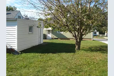 2253 E 290th Street, Wickliffe, OH 44092 - Photo 16