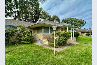 703 Melwood Drive NE, Warren, OH 44483 - Photo 2