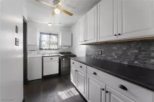 4038 Sunset Blvd, Youngstown, OH 44512 - Photo 6