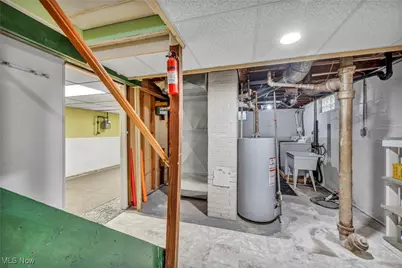 1167 Hilltop Drive, Akron, OH 44310 - Photo 38