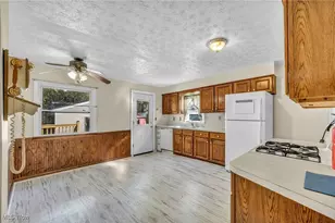 1167 Hilltop Dr, Akron, OH 44310 - Photo 12