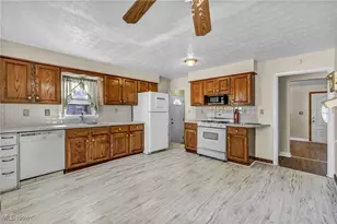 1167 Hilltop Dr, Akron, OH 44310 - Photo 14