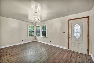 1167 Hilltop Dr, Akron, OH 44310 - Photo 6