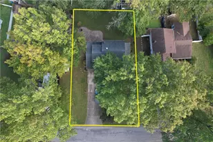 1845 Celeste Cir, Austintown, OH 44511 - Photo 6