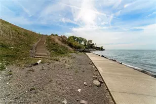 32321 Lakeshore Blvd, Willowick, OH 44095 - Photo 12