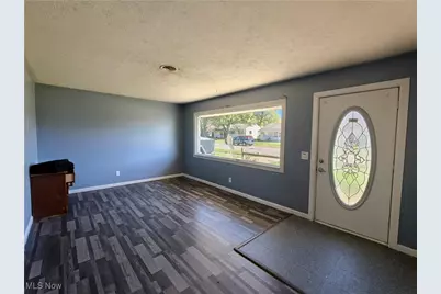 2215 Willowrow Avenue NE, Canton, OH 44705 - Photo 2