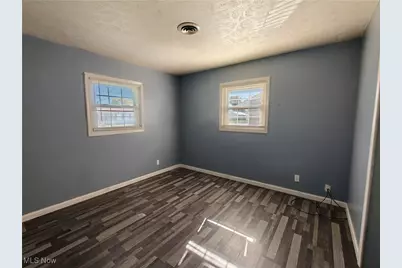 2215 Willowrow Avenue NE, Canton, OH 44705 - Photo 6