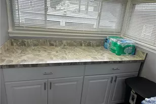 434 Hillwood Dr, Akron, OH 44320 - Photo 8