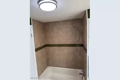 434 Hillwood Drive, Akron, OH 44320 - Photo 16