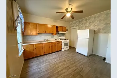 286 W Maryland Avenue, Sebring, OH 44672 - Photo 2