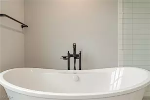 562 Magnolia Ct, Mayfield Village, OH 44143 - Photo 18