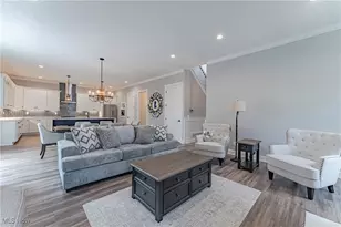 562 Magnolia Ct, Mayfield Village, OH 44143 - Photo 4