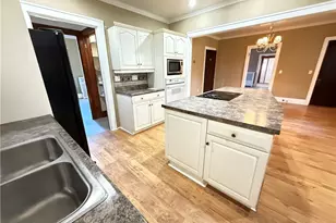 211 N 3rd St, Toronto, OH 43964 - Photo 6