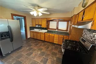 919 E 17th St, Ashtabula, OH 44004 - Photo 14