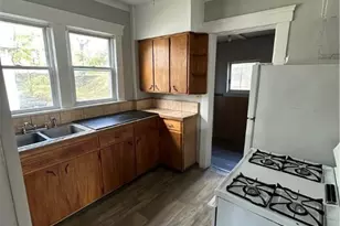 825 Kenmore Blvd, Akron, OH 44314 - Photo 4