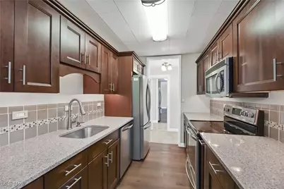12700 Lake Avenue #801, Oakwood, OH 44107 - Photo 4