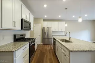 950-5 Memory Ln, Aurora, OH 44202 - Photo 4