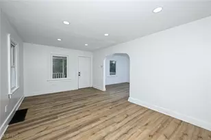 1074 Linden Ave, Akron, OH 44310 - Photo 12