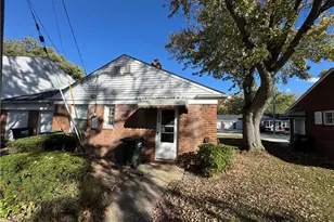 324 E 235th St, Euclid, OH 44123 - Photo 12