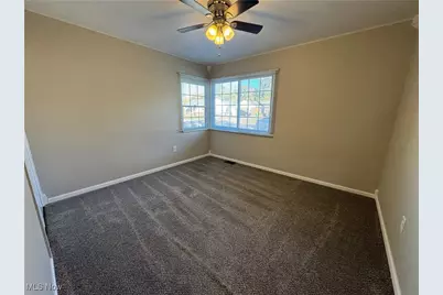 324 E 235th Street, Euclid, OH 44123 - Photo 8