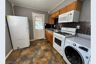 324 E 235th Street, Euclid, OH 44123 - Photo 4