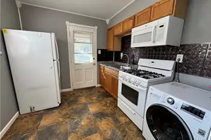 324 E 235th St, Euclid, OH 44123 - Photo 4