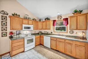 1073 Ashview Dr, Madison, OH 44057 - Photo 12