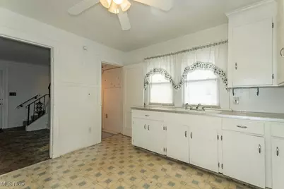 934 E 223rd Street, Euclid, OH 44123 - Photo 6