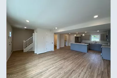 412 Whipple Avenue, Campbell, OH 44405 - Photo 8