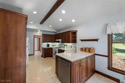 2116 Prysi Road NW, Sugarcreek, OH 44681 - Photo 10