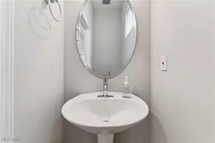 2244 E 100 Th St, Loveland, OH 44106 - Photo 16