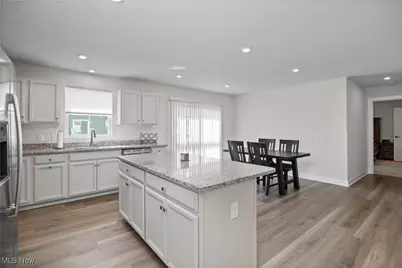 122 Eagle Circle, Amherst, OH 44001 - Photo 8