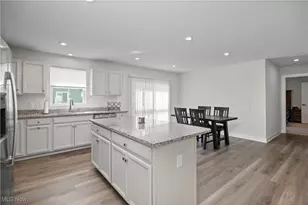 122 Eagle Cir, Amherst, OH 44001 - Photo 8