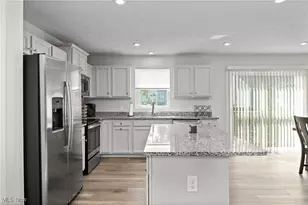 122 Eagle Cir, Amherst, OH 44001 - Photo 10