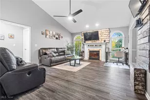 3917 Cayugas Dr, Akron, OH 44319 - Photo 6