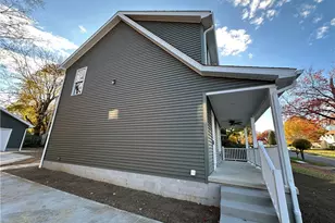 215 Upland Ave, Youngstown, OH 44504 - Photo 2